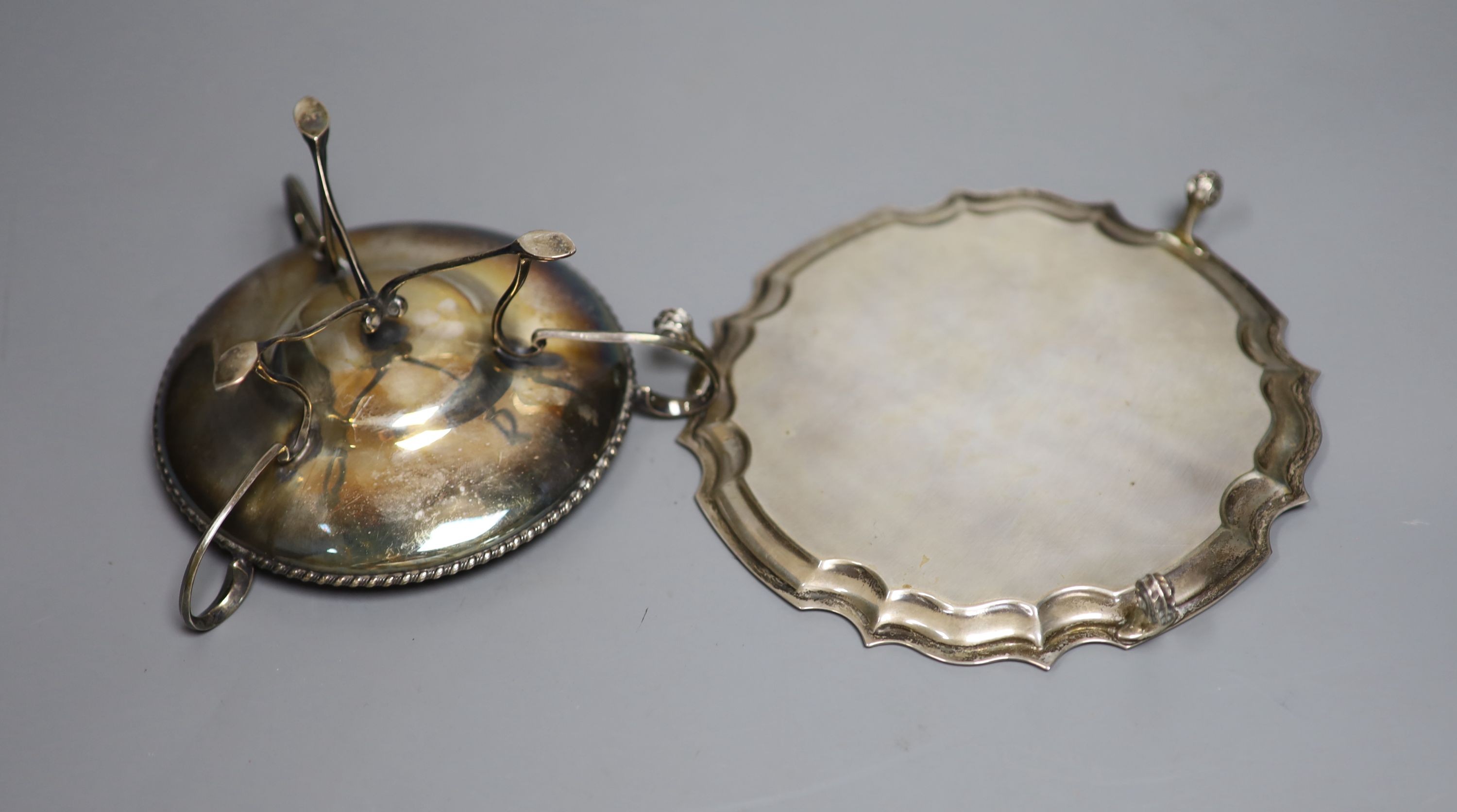 A modern silver presentation waiter, 15.5cm and a George V silver tri-handles bowl, 9oz.